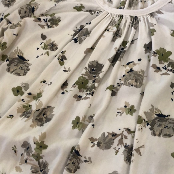 Pretty Floral Top - Picture 2 of 3